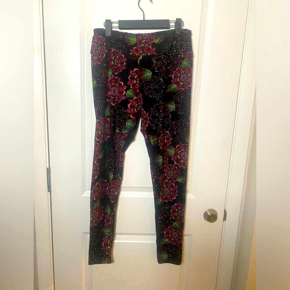 LulaRoe floral tall and curvy leggings